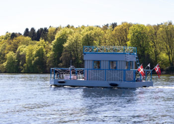 Una casa galleggiante che si assembla in un giorno