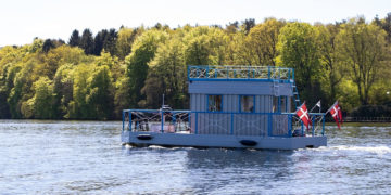 Una casa galleggiante che si assembla in un giorno