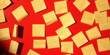 Giallo, quadrato, adesivo: la rivoluzione dei Post-it