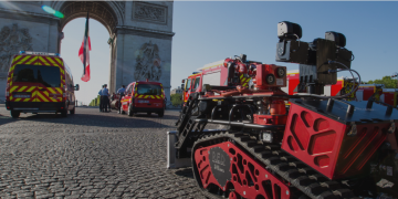 Colossus, il primo pompiere robot che ha combattuto tra le fiamme di Notre-Dame