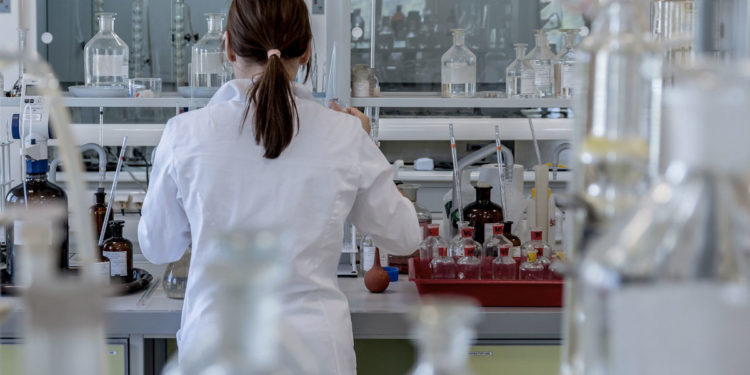 Basta aghi: sta arrivando il cerotto-vaccino contro il morbillo