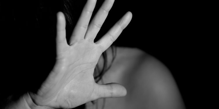 E24Woman, un bracciale hi-tech anti violenza per le donne
