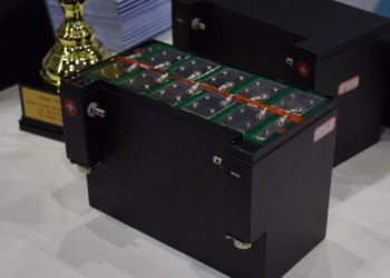 Un’azienda di Hong Kong, la GRST, ha brevettato un nuovo tipo di batteria, basata su elementi chimici che si legano con semplice acqua