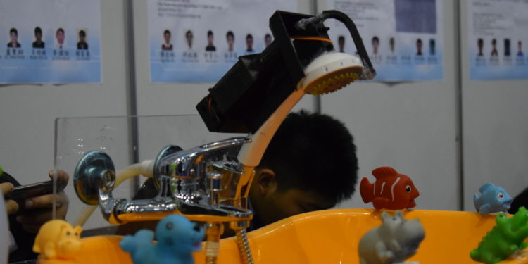 Da Taiwan il soffione per doccia a comando vocale