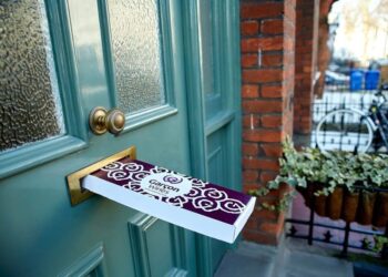 letter box wine bottiglia vino buca lettere