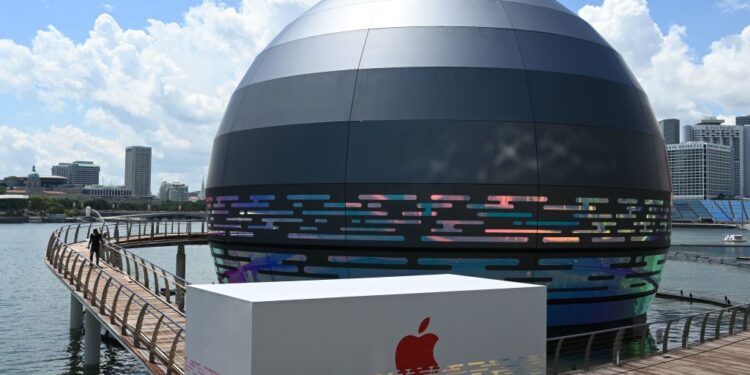 singapore apple store galleggiante