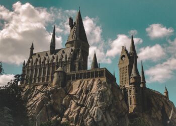 Bentornati ad Hogwarts: arriva Legacy Ps5: il gioco di ruolo dedicato al mondo dei maghi di  J.K. Rowling