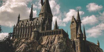 Bentornati ad Hogwarts: arriva Legacy Ps5: il gioco di ruolo dedicato al mondo dei maghi di  J.K. Rowling