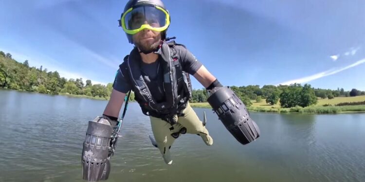 tuta volante salvare alpinisti