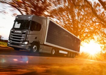 Scania presenta nuovi camion con pannelli solari