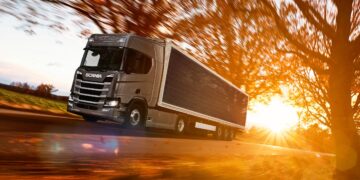 Scania presenta nuovi camion con pannelli solari