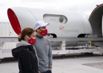Hyperloop ha compiuto il primo viaggio con passeggeri in sicurezza