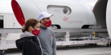 Hyperloop ha compiuto il primo viaggio con passeggeri in sicurezza