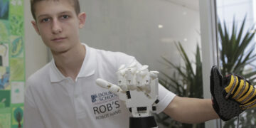 Thanos Tziatzioulis braccio robotico