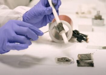 Inventata la colla che si indurisce col campo magnetico