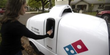 domino's pizza robot