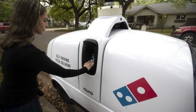 domino's pizza robot