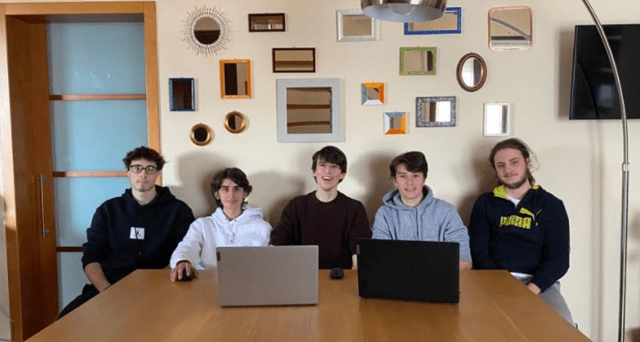 liceali start-up luci led