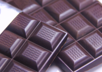 esperimento cioccolata velocità della luce