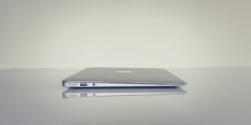 Apple e il suo Macbook a doppio schermo touchscreen